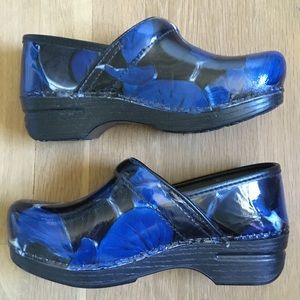 Dansko Clogs XP Size 36 Blue Hibiscus
